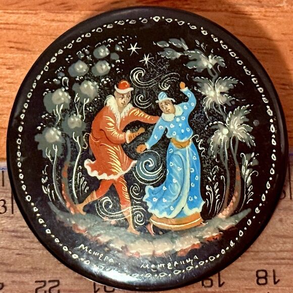 Vintage Russian Lacquer Hand Painted Lady Dancing Couple Brooch Signed USSR - Picture 7 of 8